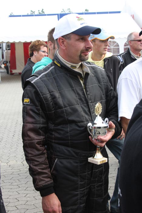 En tilfreds Borum med dagens anden pokal.